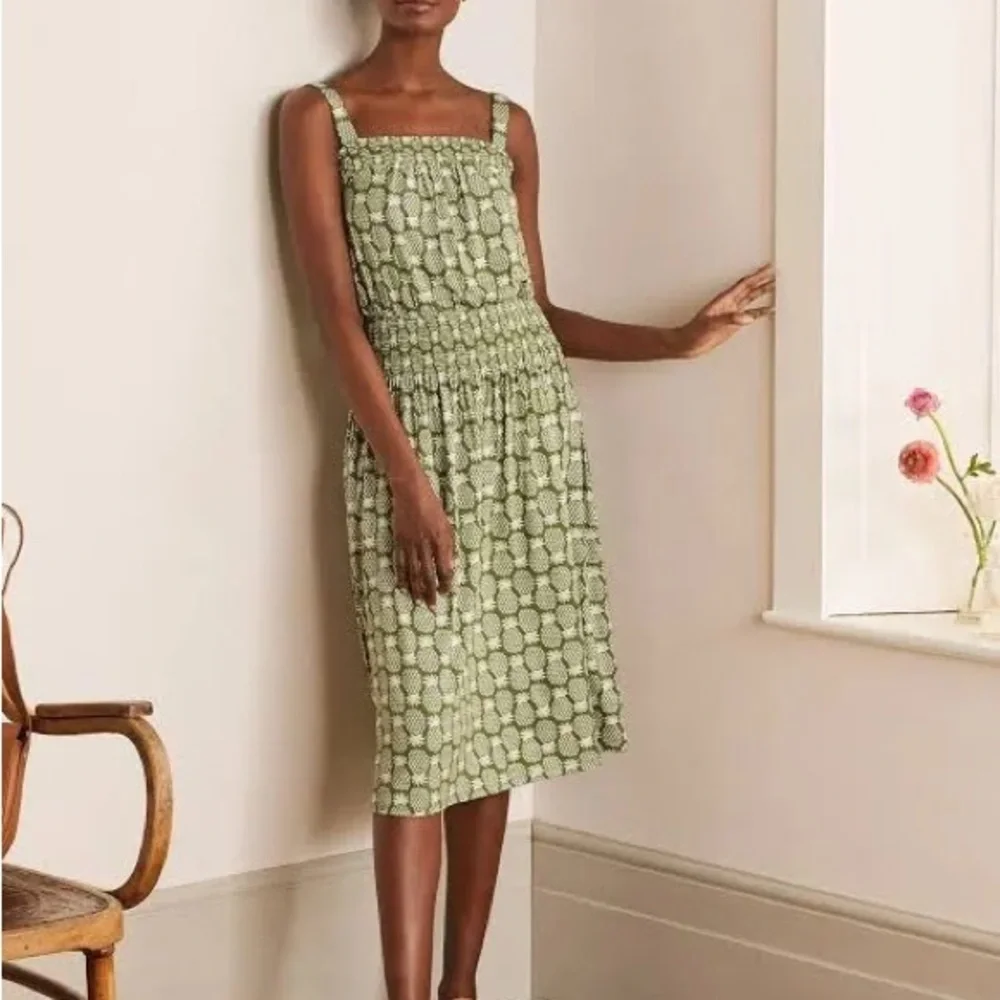 Boden | Dresses | Boden Rosamund Smocked Jersey Dress | Poshmark